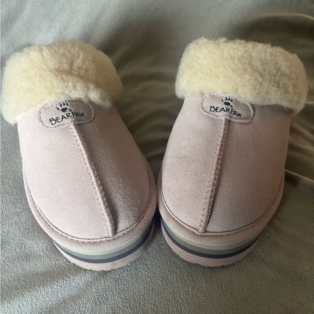 BearPaw Blush Suede Slippers with Cream Lining Like new size 10